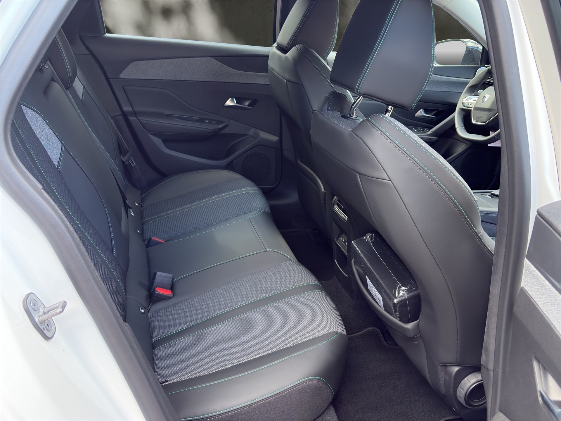 PEUGEOT 308 SW 1.5 BlueHDI Allure Pack EAT8-image-13
