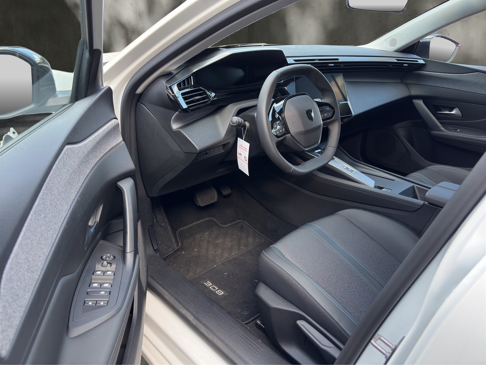 PEUGEOT 308 SW 1.5 BlueHDI Allure Pack EAT8-image-11