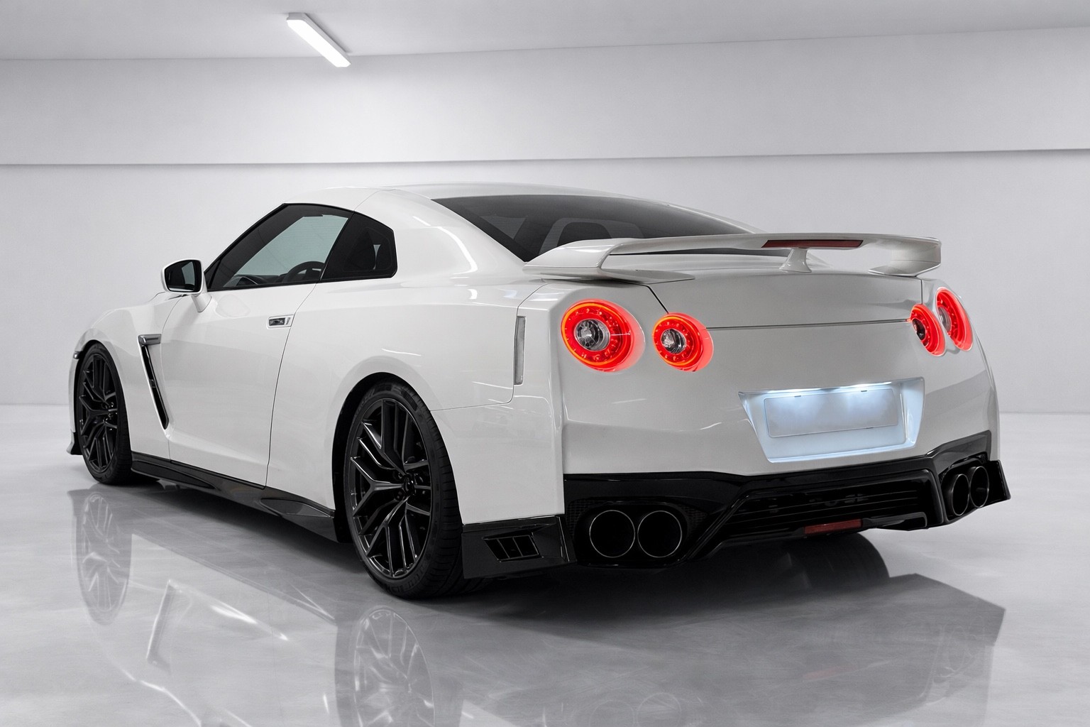 NISSAN GT-R R35 | CH Fahrzeug | OEM Facelift | H&R | Milltek | GR6 verstärkt-image-1