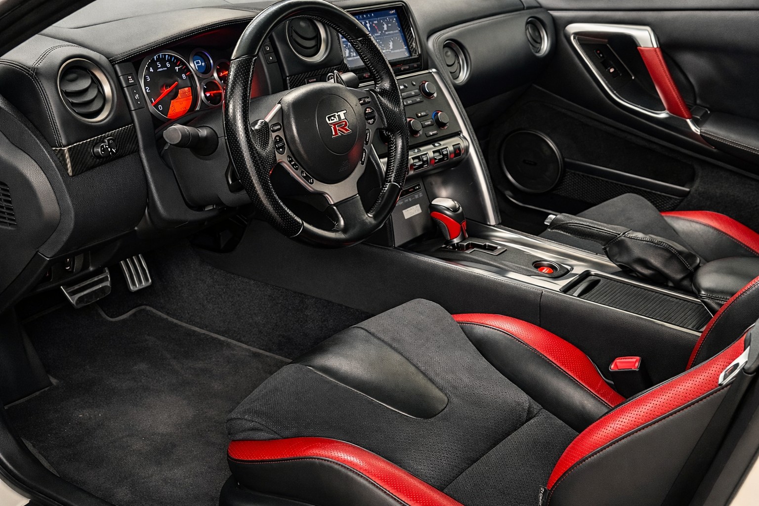 NISSAN GT-R R35 | CH Fahrzeug | OEM Facelift | H&R | Milltek | GR6 verstärkt-image-4