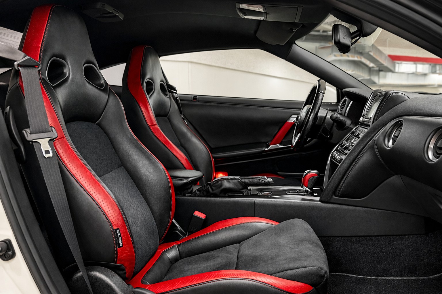 NISSAN GT-R R35 | CH Fahrzeug | OEM Facelift | H&R | Milltek | GR6 verstärkt-image-6