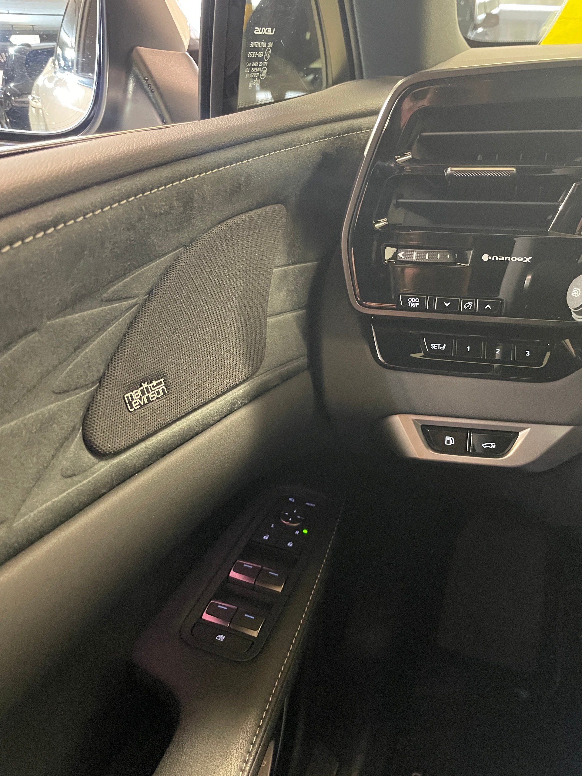 LEXUS RX 450h+ Plug-In Hybrid Ecxellence AWD CVT-image-18