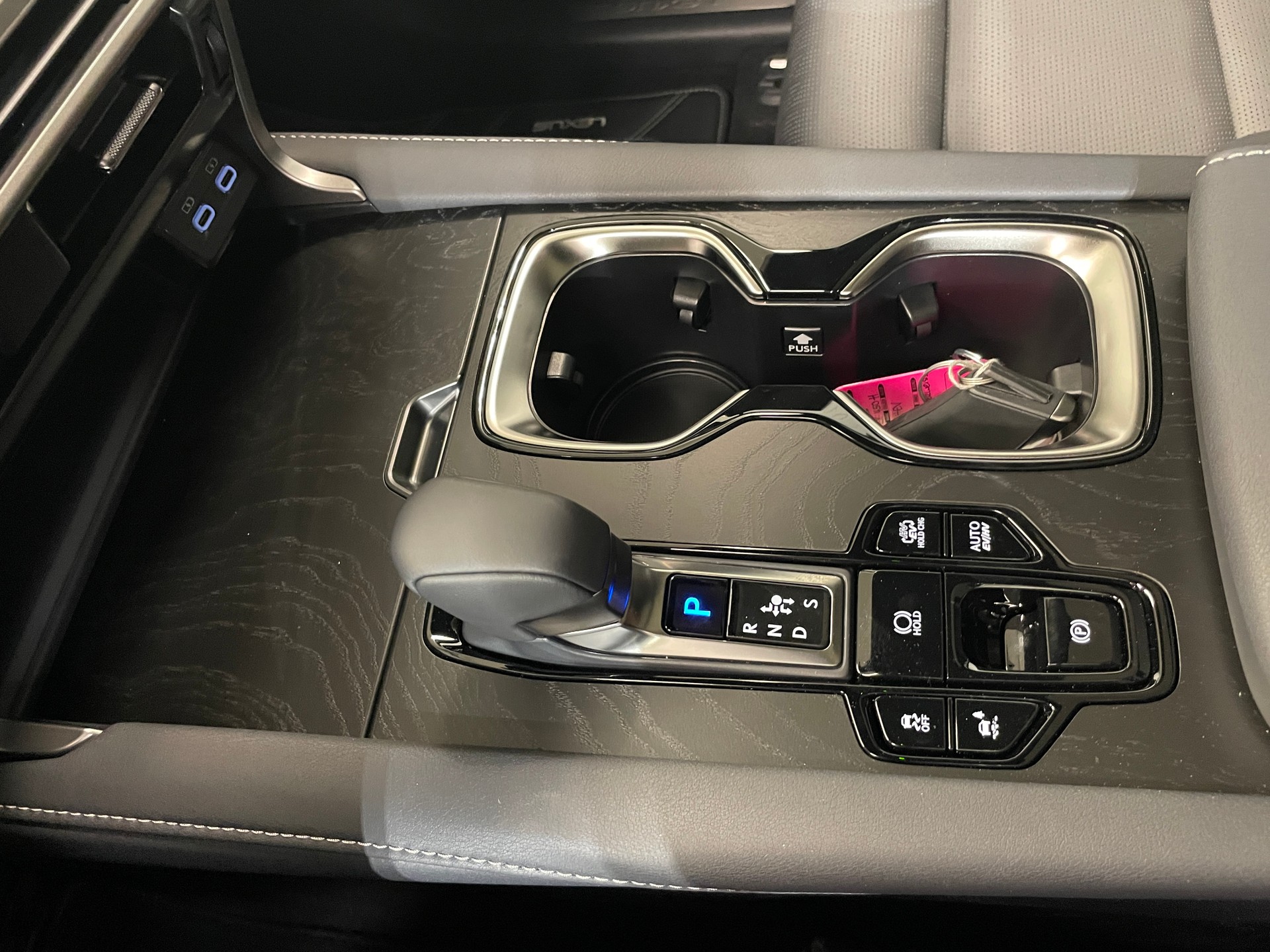 LEXUS RX 450h+ Plug-In Hybrid Ecxellence AWD CVT-image-21