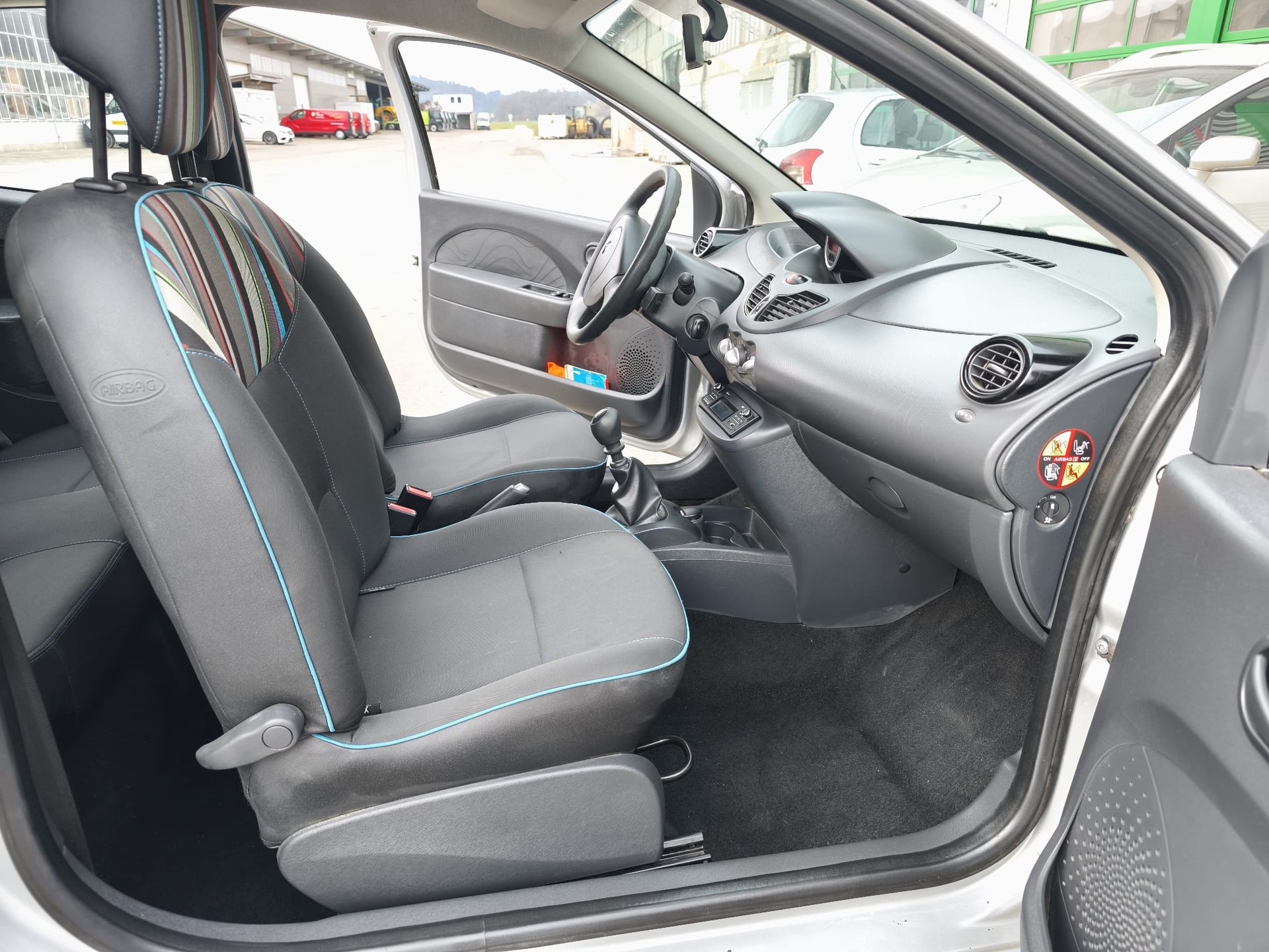 RENAULT Twingo 1.2 16V Swiss Edition-image-5