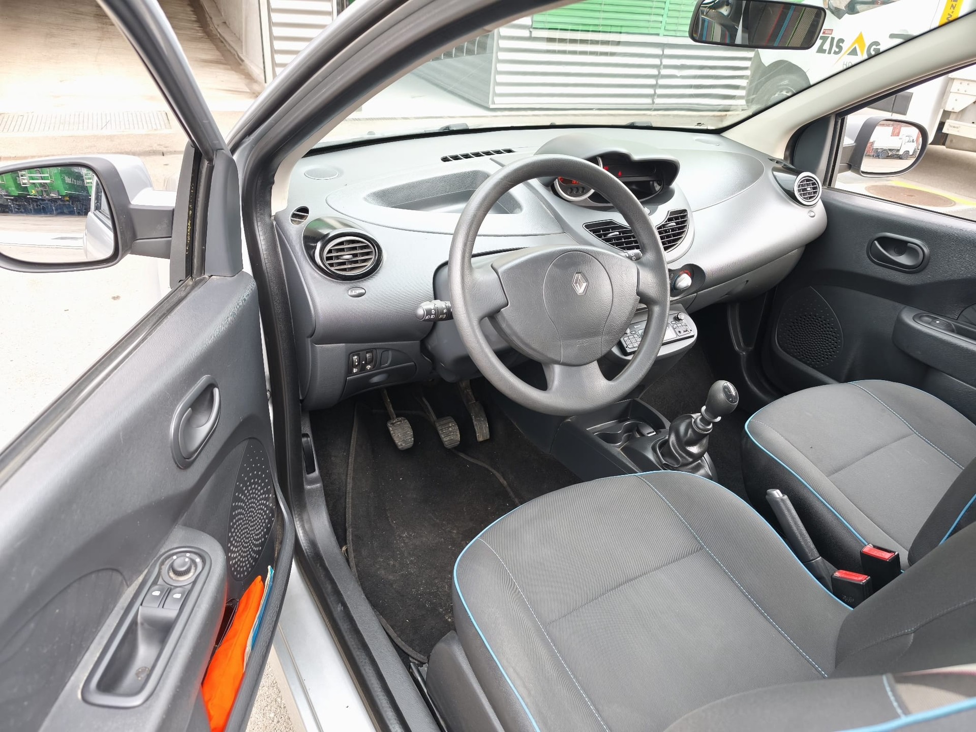 RENAULT Twingo 1.2 16V Swiss Edition-image-7