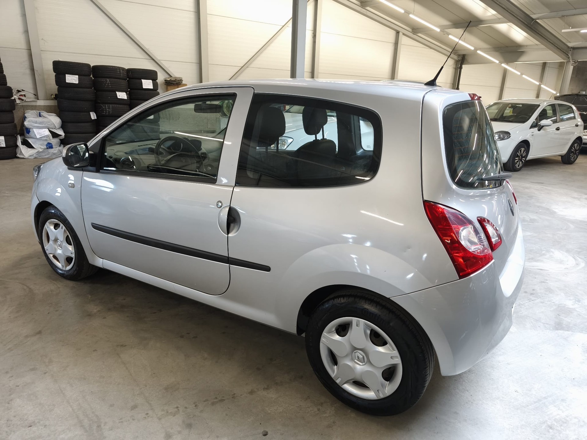 RENAULT Twingo 1.2 16V Swiss Edition-image-4