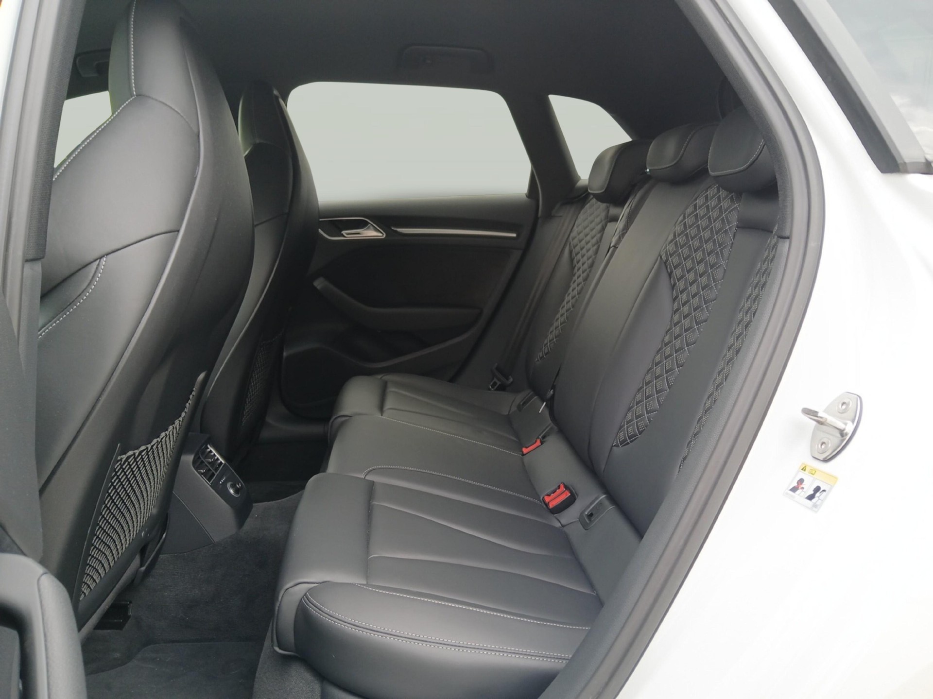 AUDI RS3 Sportback 2.5 T FSI quattro S-Tronic-image-10