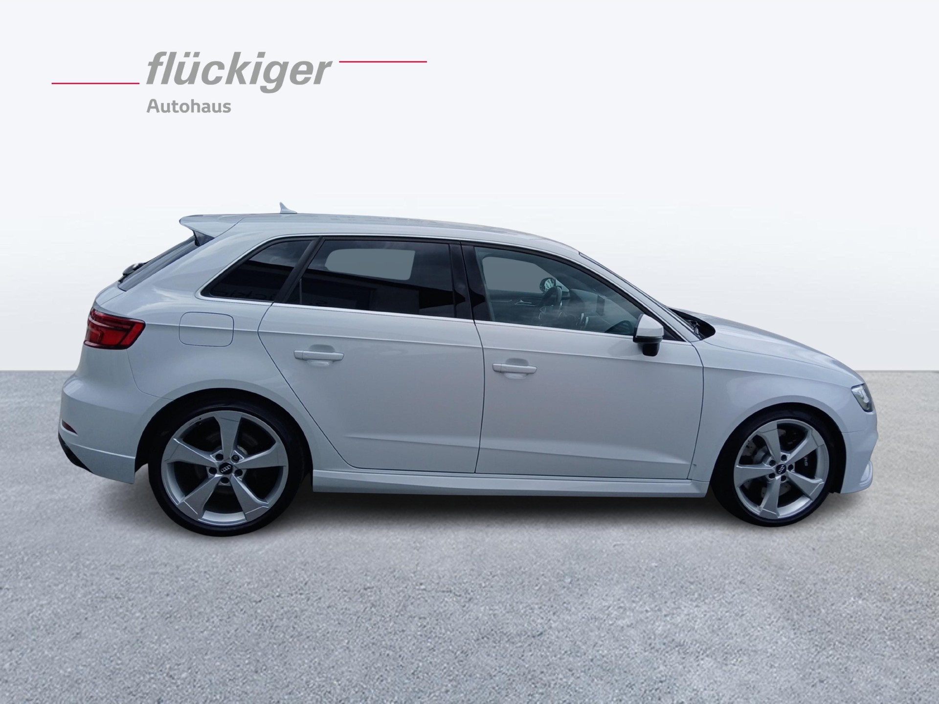 AUDI RS3 Sportback 2.5 T FSI quattro S-Tronic-image-5