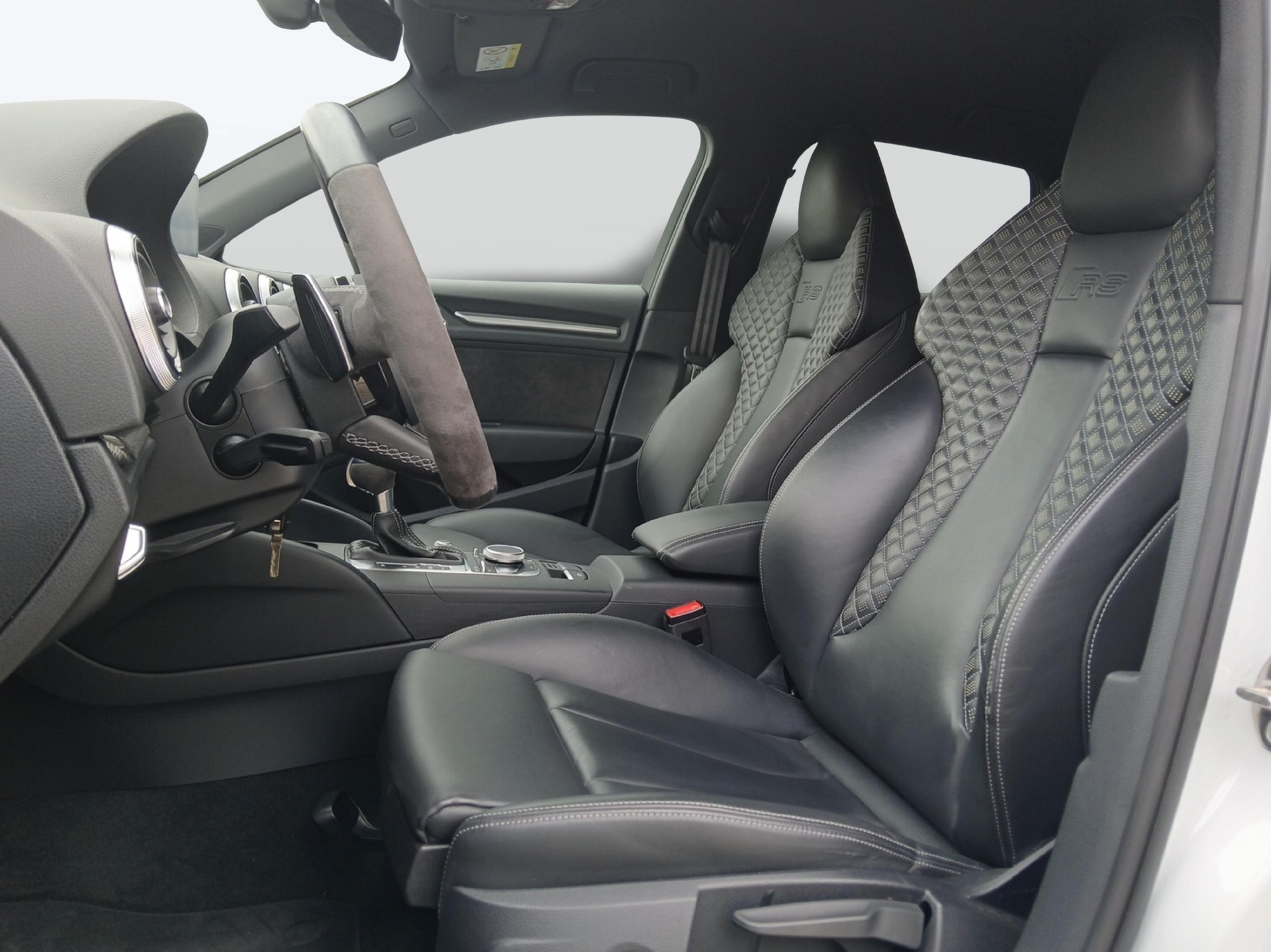 AUDI RS3 Sportback 2.5 T FSI quattro S-Tronic-image-9