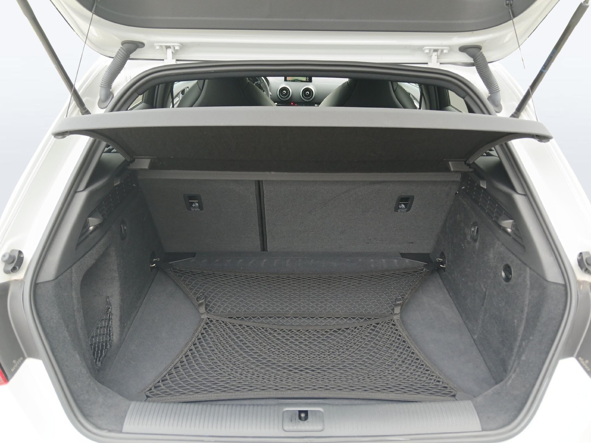 AUDI RS3 Sportback 2.5 T FSI quattro S-Tronic-image-11