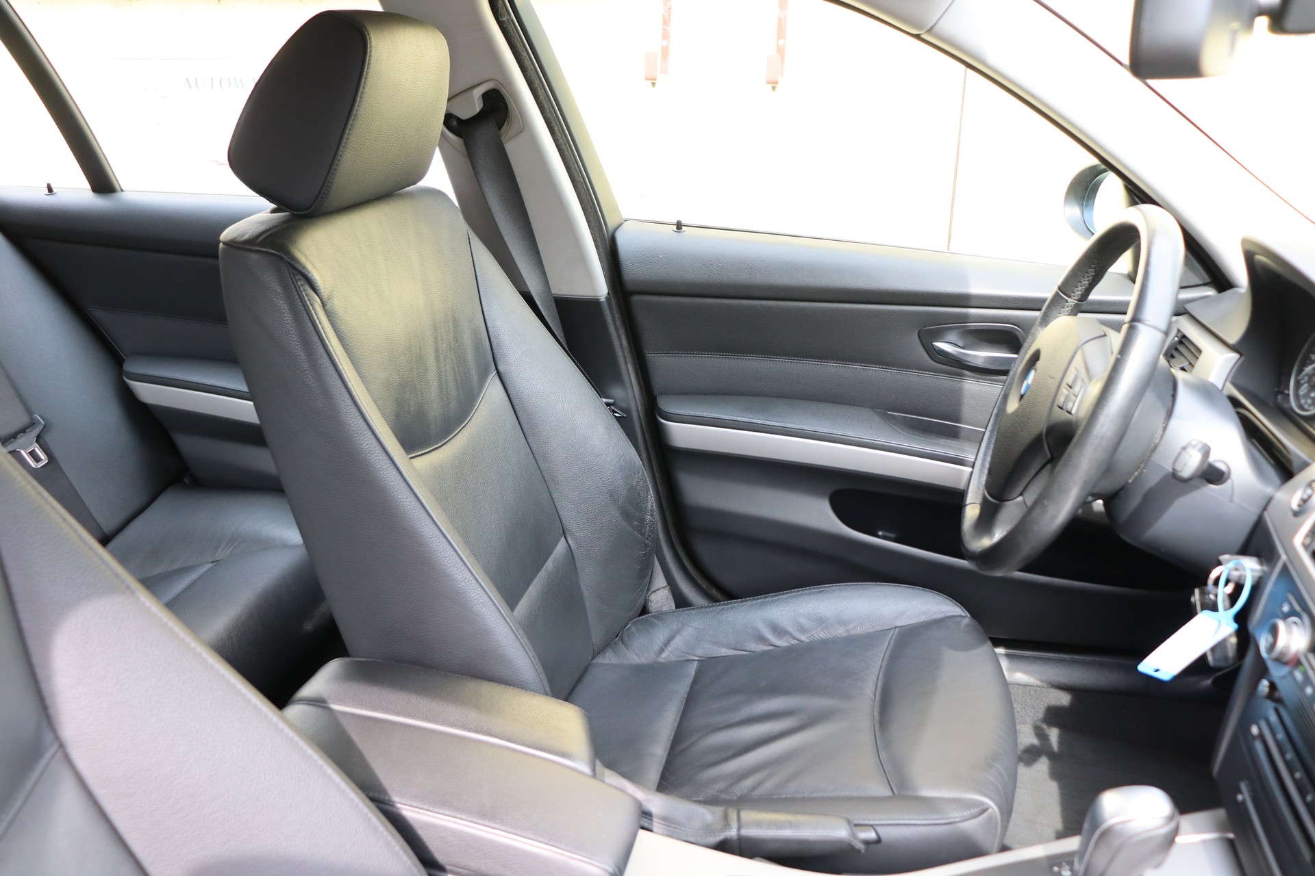 BMW 325i Touring Steptronic-image-10