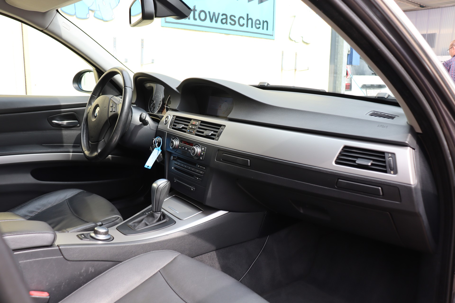 BMW 325i Touring Steptronic-image-7