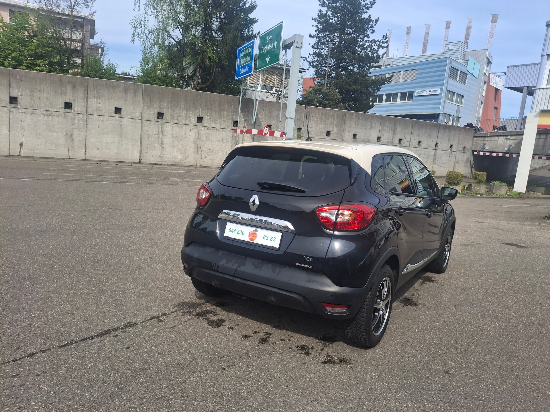 RENAULT Captur 1.2 T 16V Privilège EDC-showroom-element-1