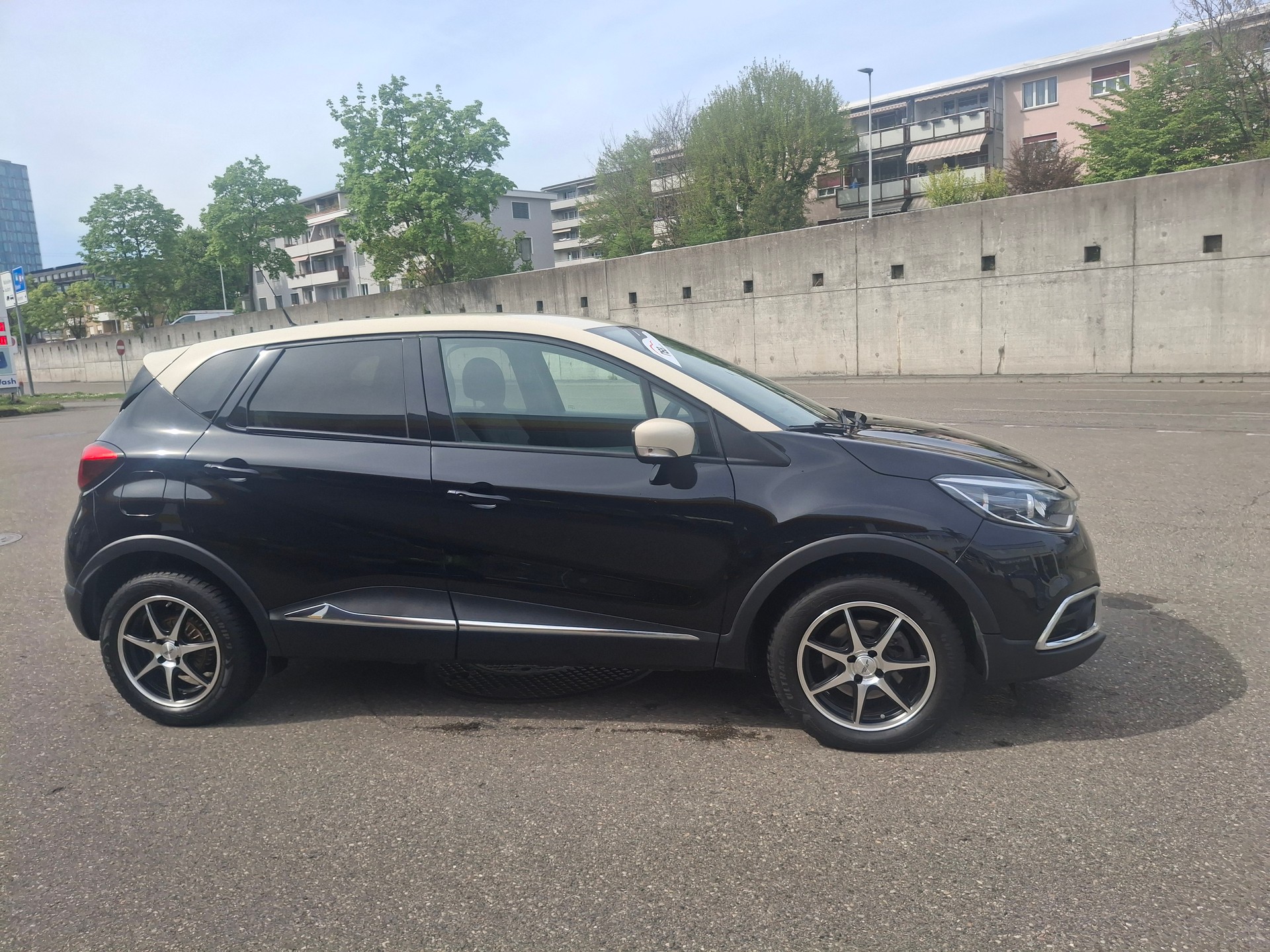 RENAULT Captur 1.2 T 16V Privilège EDC-image-21