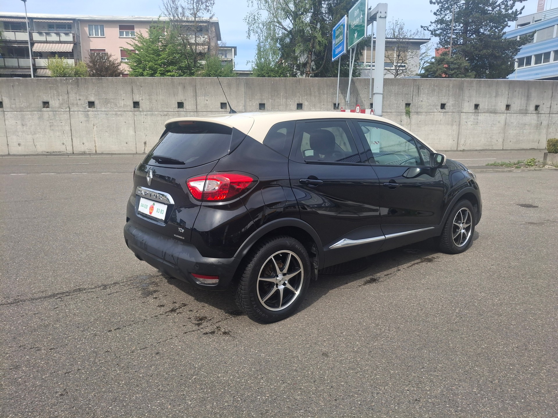 RENAULT Captur 1.2 T 16V Privilège EDC-image-19
