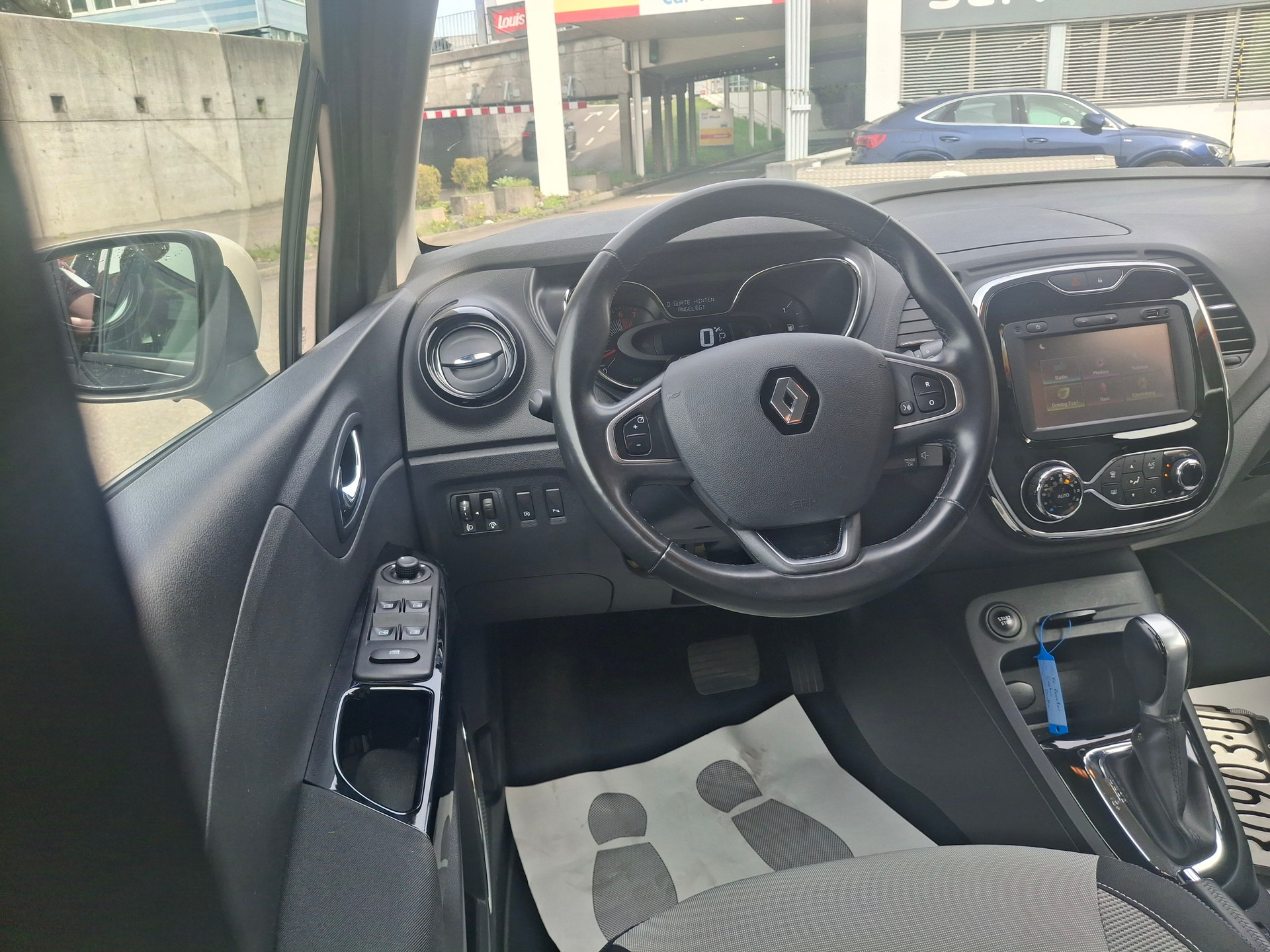 RENAULT Captur 1.2 T 16V Privilège EDC-image-13