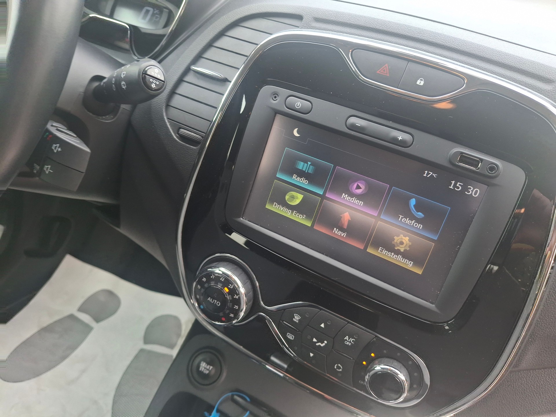 RENAULT Captur 1.2 T 16V Privilège EDC-image-8