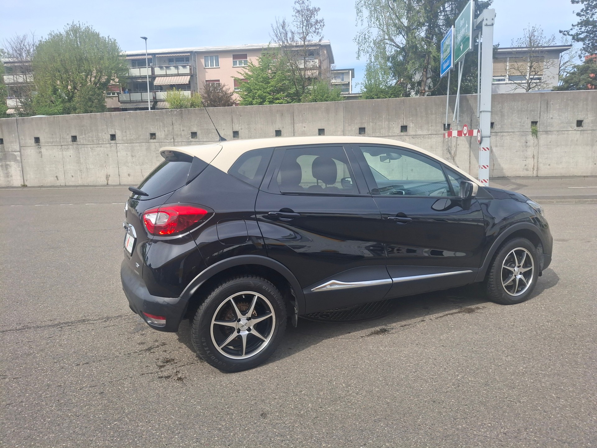 RENAULT Captur 1.2 T 16V Privilège EDC-image-22