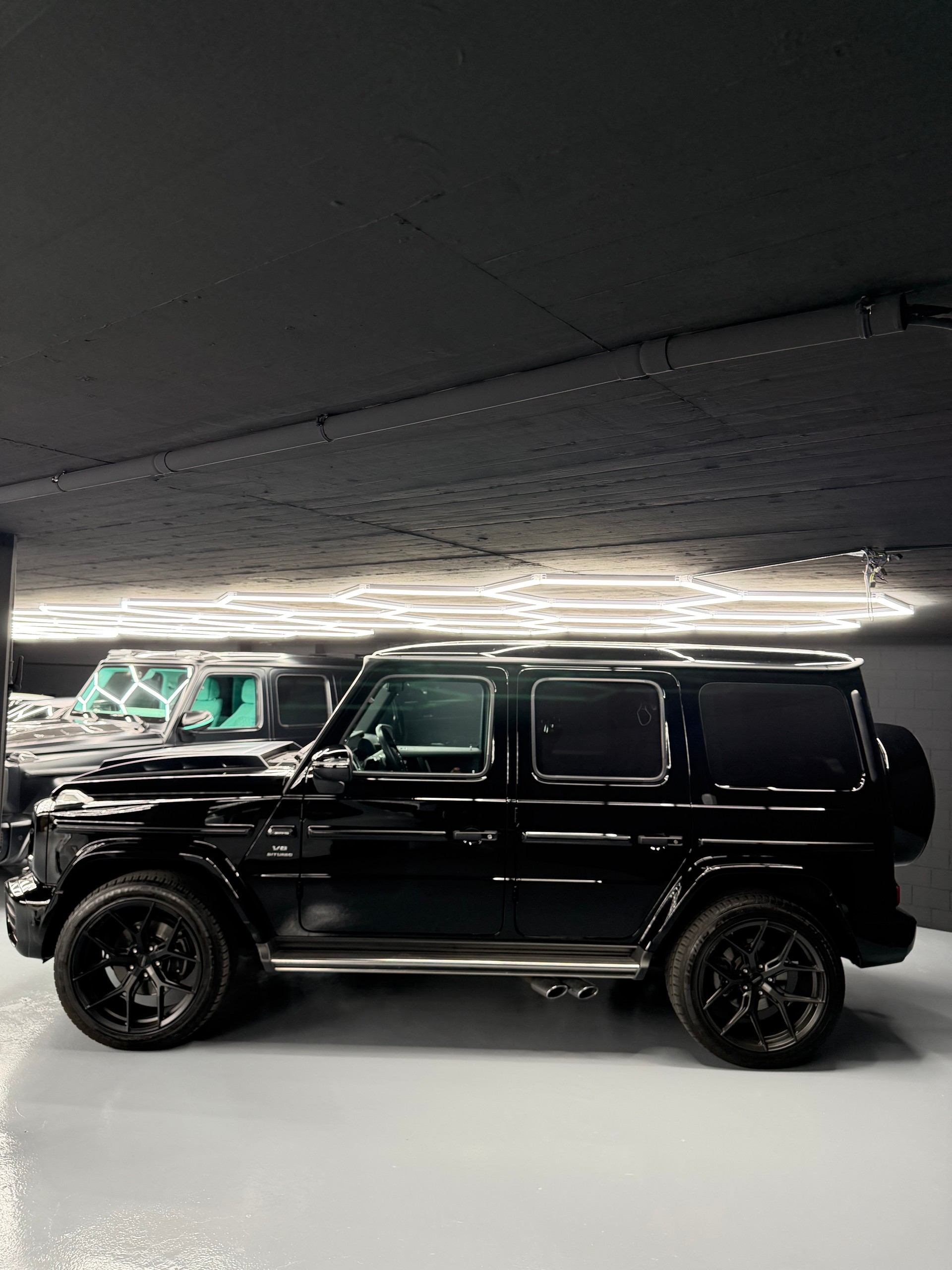 MERCEDES-BENZ G 350 d AMG Line 9G-Tronic-image-9