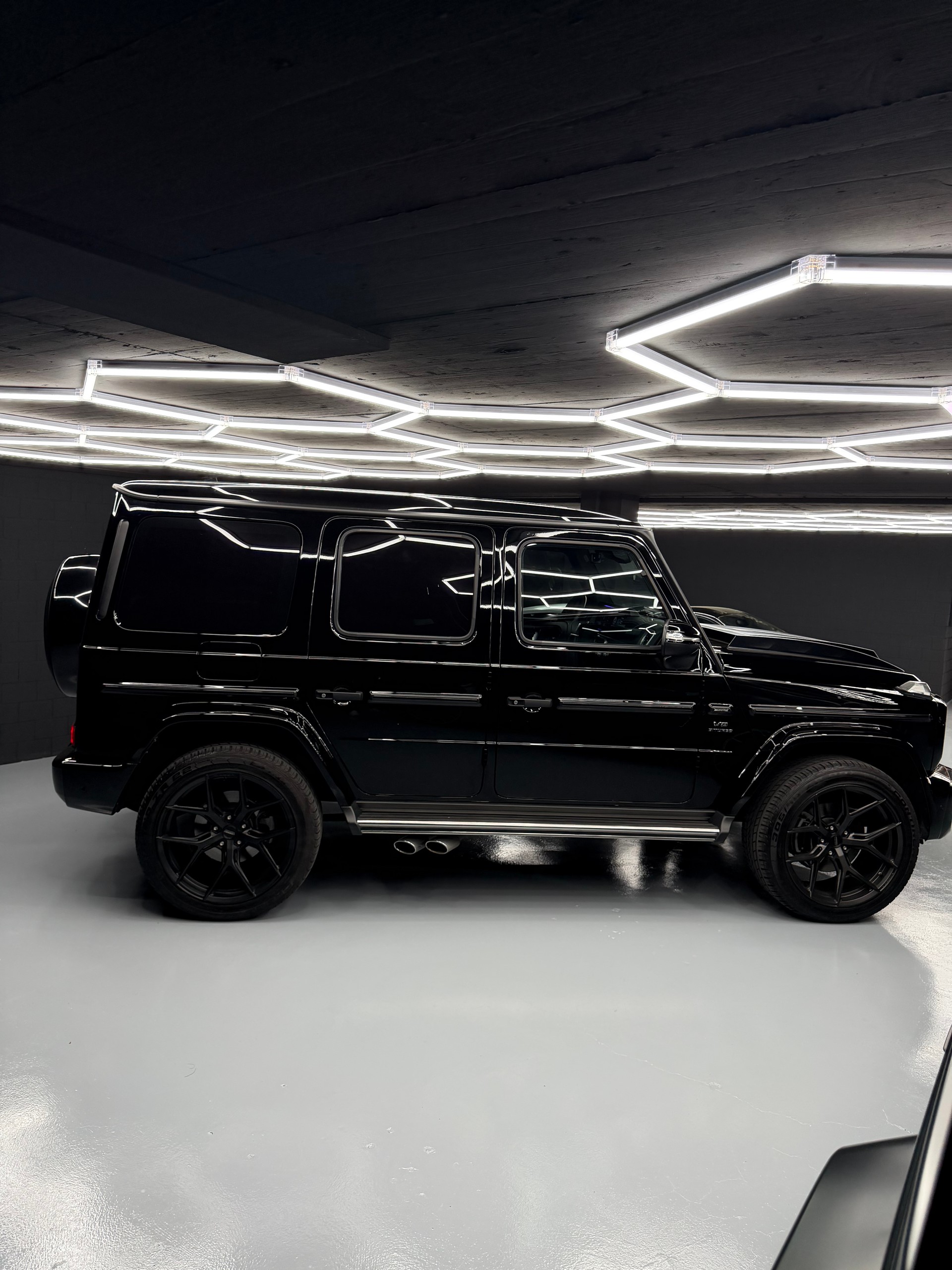 MERCEDES-BENZ G 350 d AMG Line 9G-Tronic-showroom-element-3