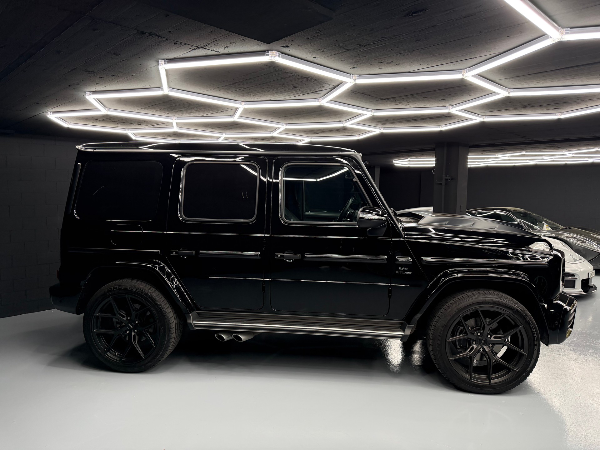 MERCEDES-BENZ G 350 d AMG Line 9G-Tronic-image-10