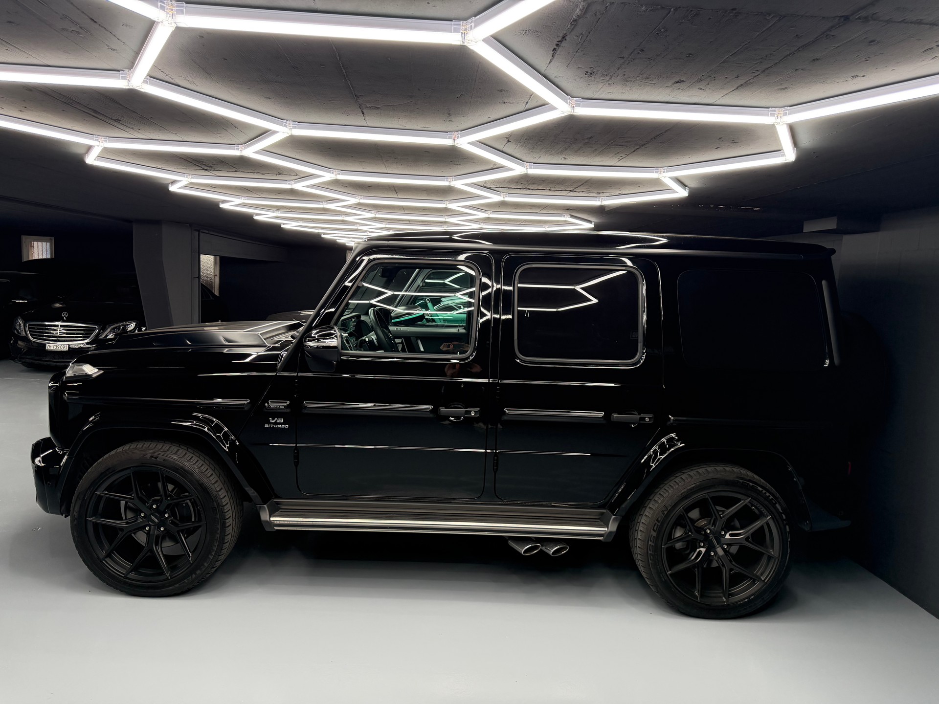 MERCEDES-BENZ G 350 d AMG Line 9G-Tronic-showroom-element-2