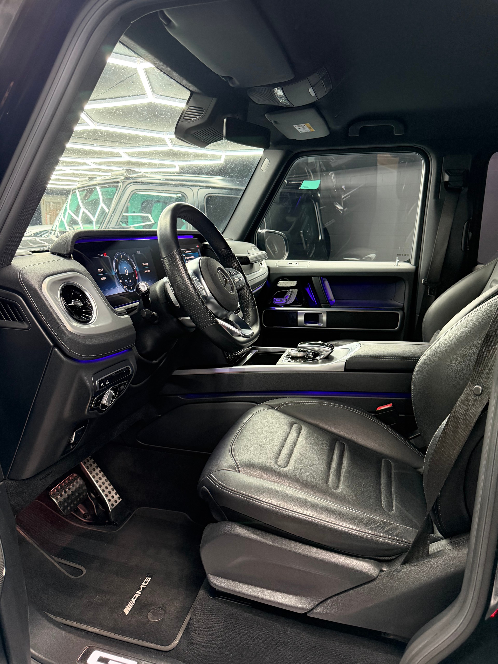 MERCEDES-BENZ G 350 d AMG Line 9G-Tronic-image-5