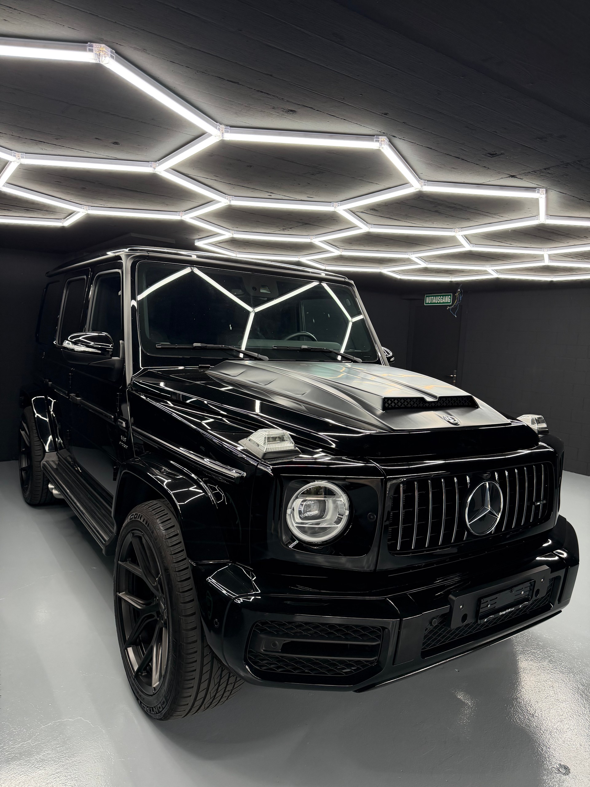 MERCEDES-BENZ G 350 d AMG Line 9G-Tronic-showroom-element-1