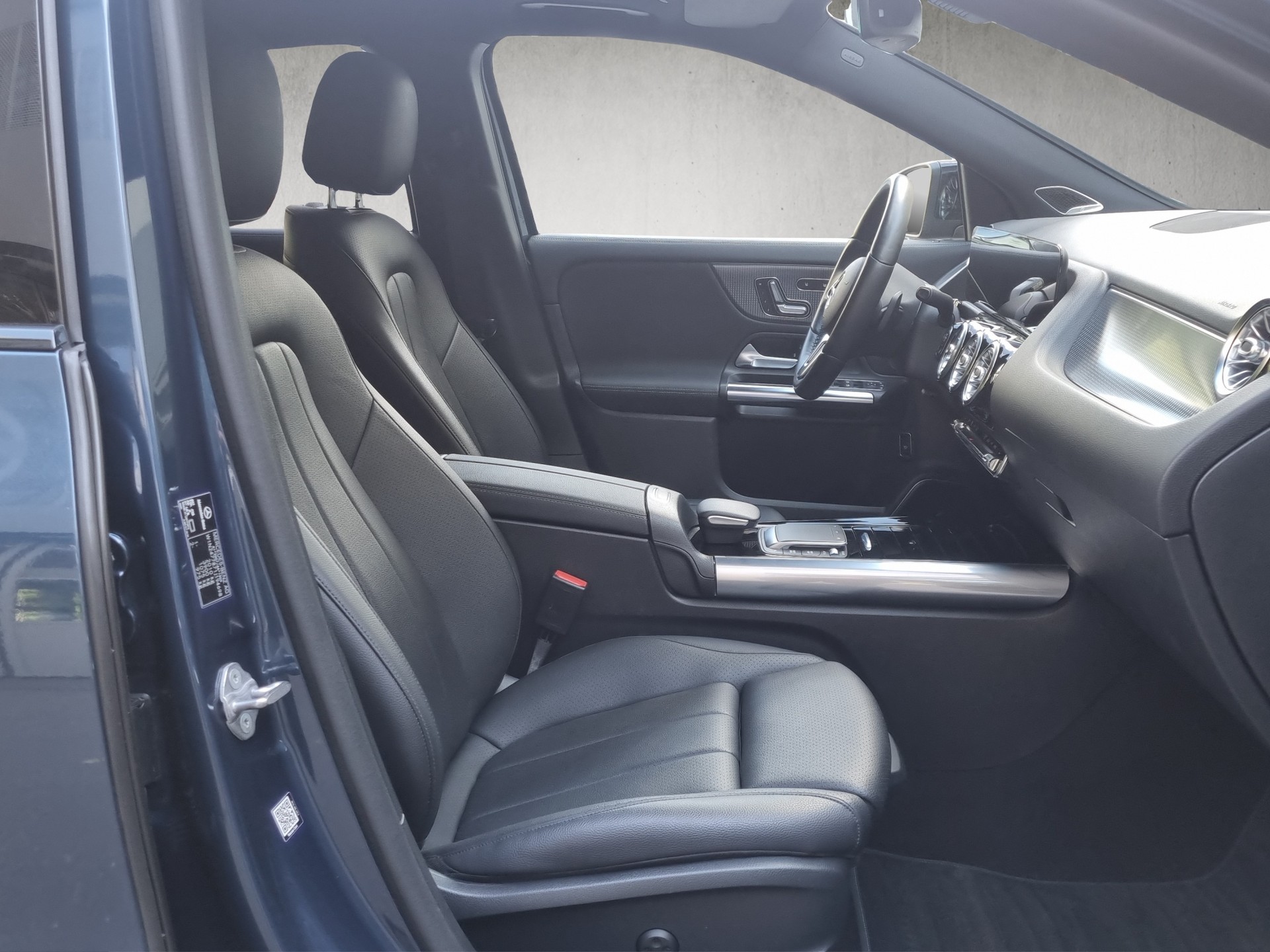 MERCEDES-BENZ GLA 200 Progressive-image-9