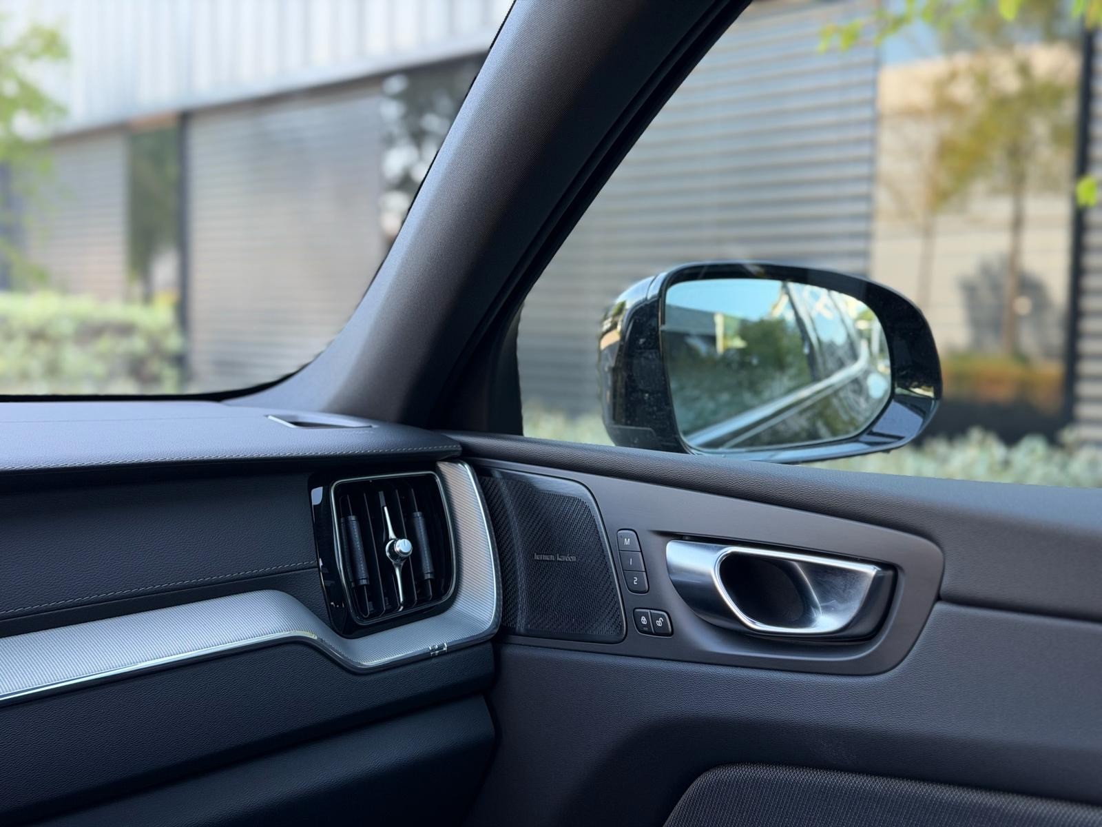 VOLVO XC60 T8 eAWD PluginHybrid Ultra Dark Geartronic-image-11