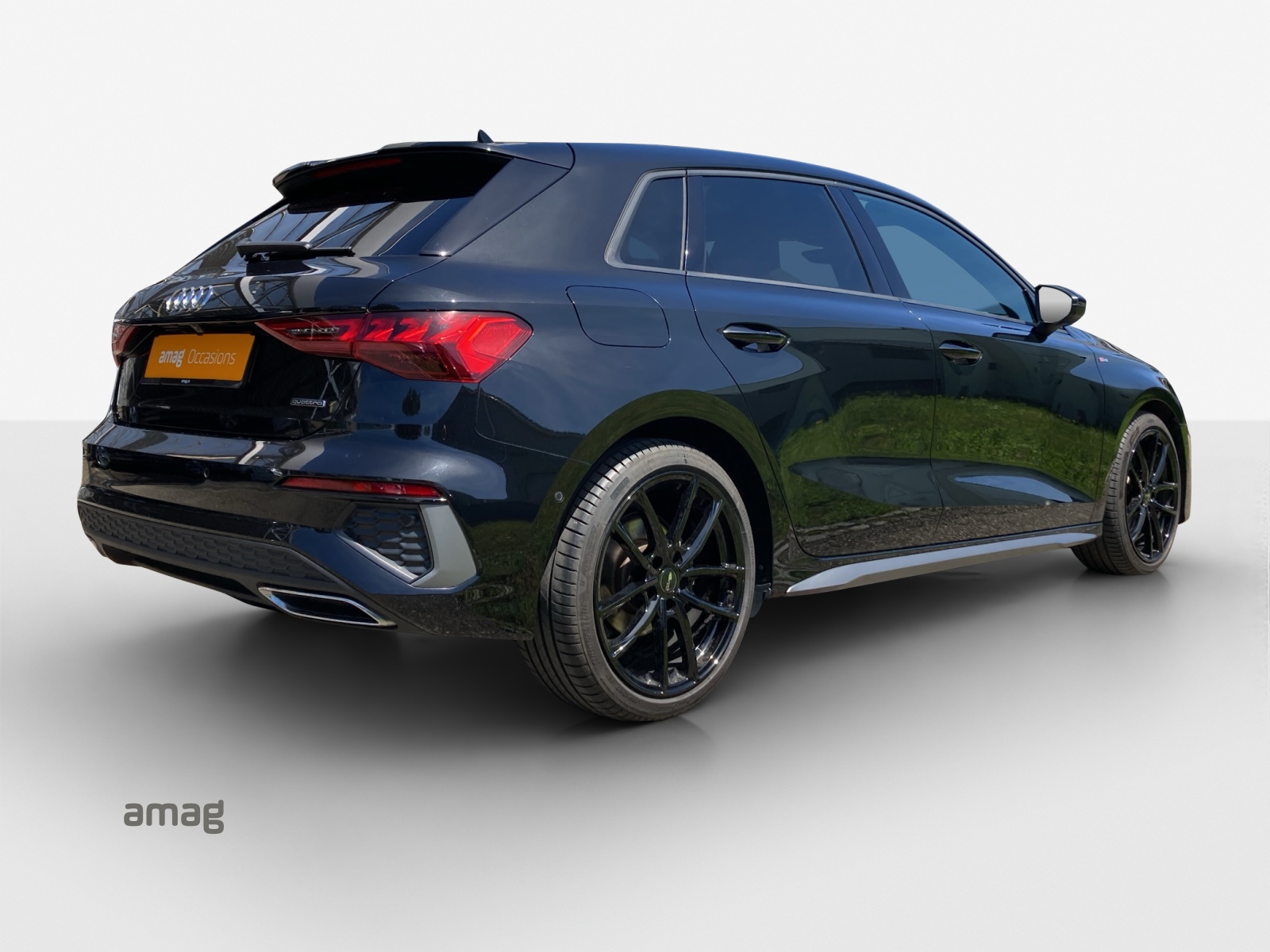 AUDI A3 Sportback 40 TFSI S line quattro S-tronic-image-4