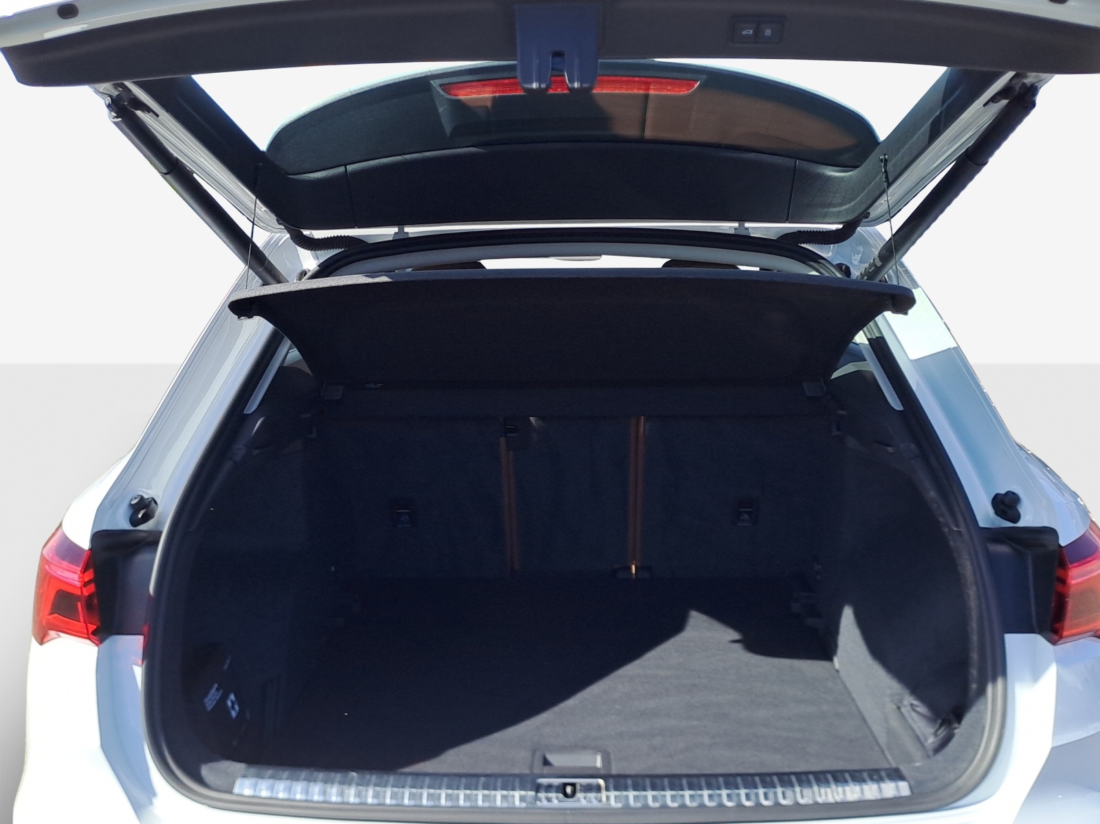 AUDI Q3 45 TFSI S line quattro S-tronic-image-12