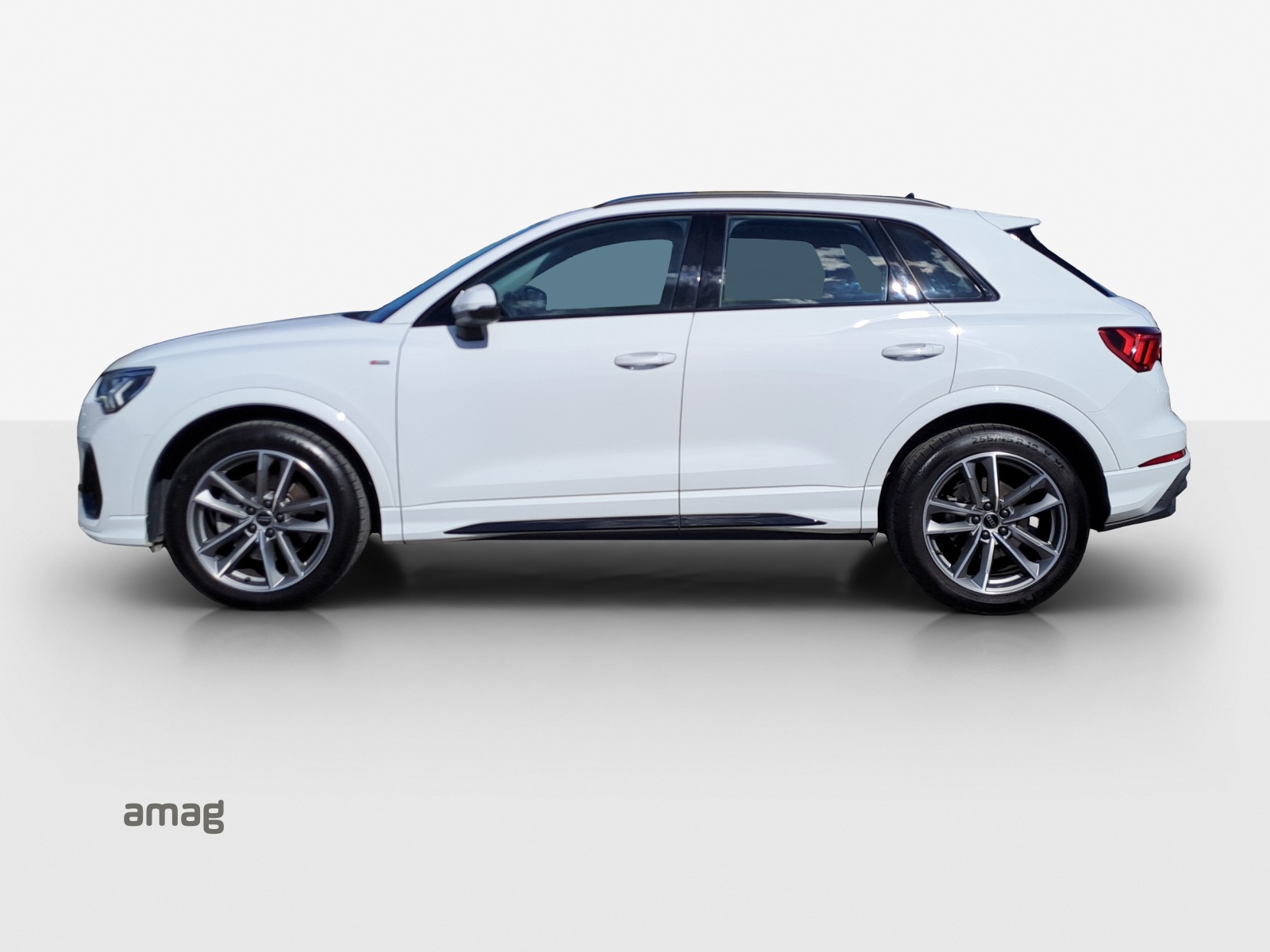 AUDI Q3 45 TFSI S line quattro S-tronic-image-1