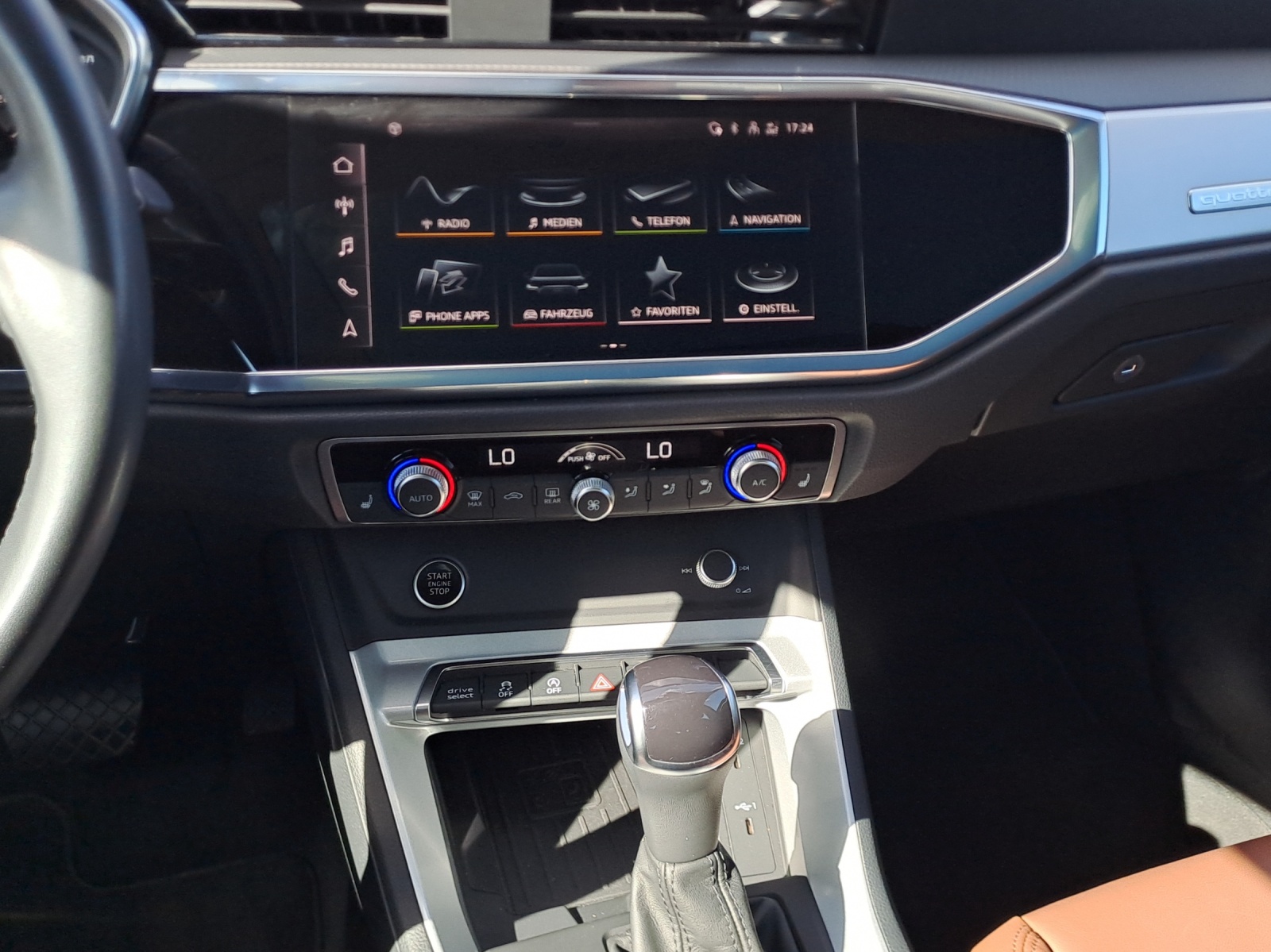 AUDI Q3 45 TFSI S line quattro S-tronic-image-10