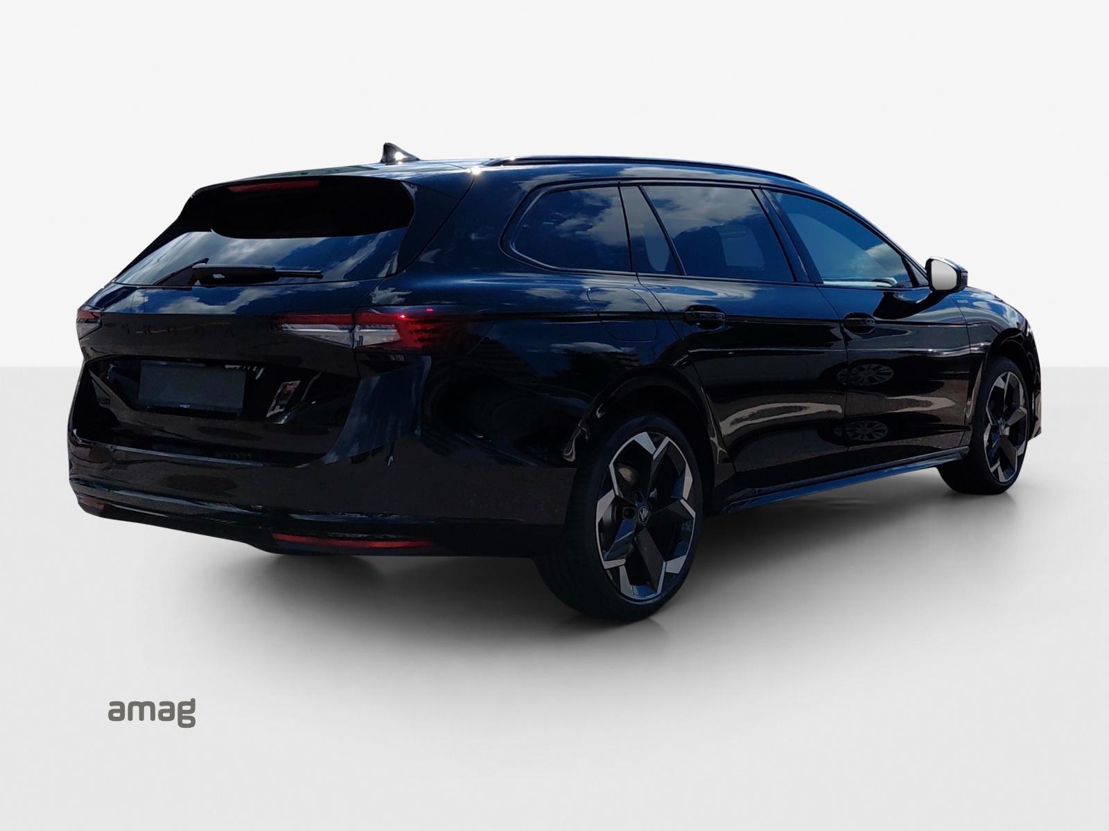 SKODA Superb Combi 1.5 TSI PHEV Sportline DSG-image-4