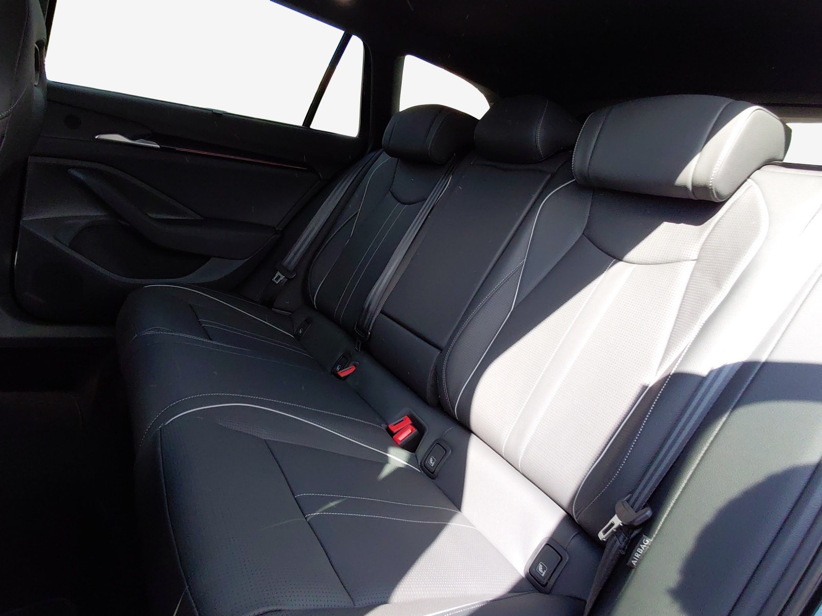 SKODA Superb Combi 1.5 TSI PHEV Sportline DSG-image-11