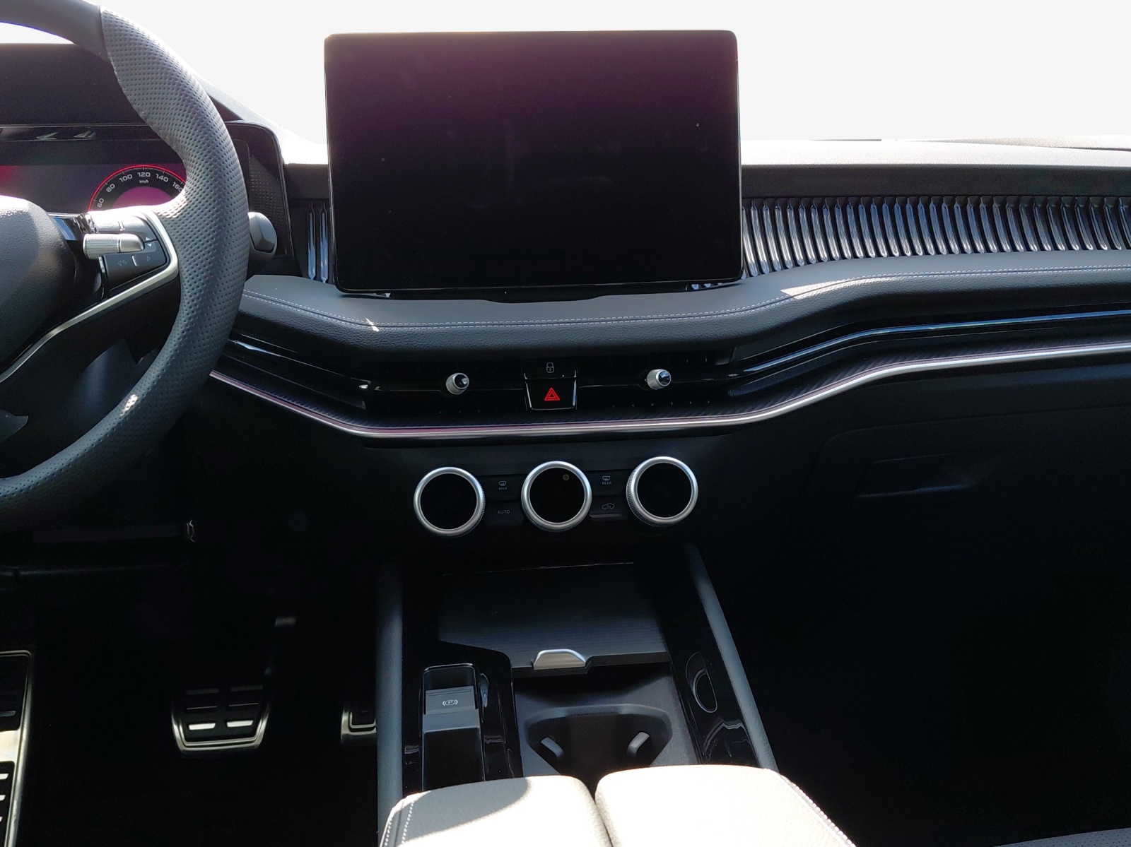 SKODA Superb Combi 1.5 TSI PHEV Sportline DSG-image-10