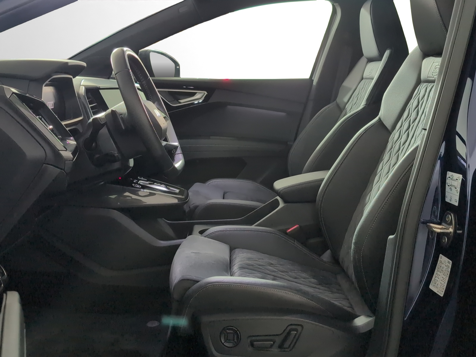 AUDI Q4 e-tron 50 quattro-image-5