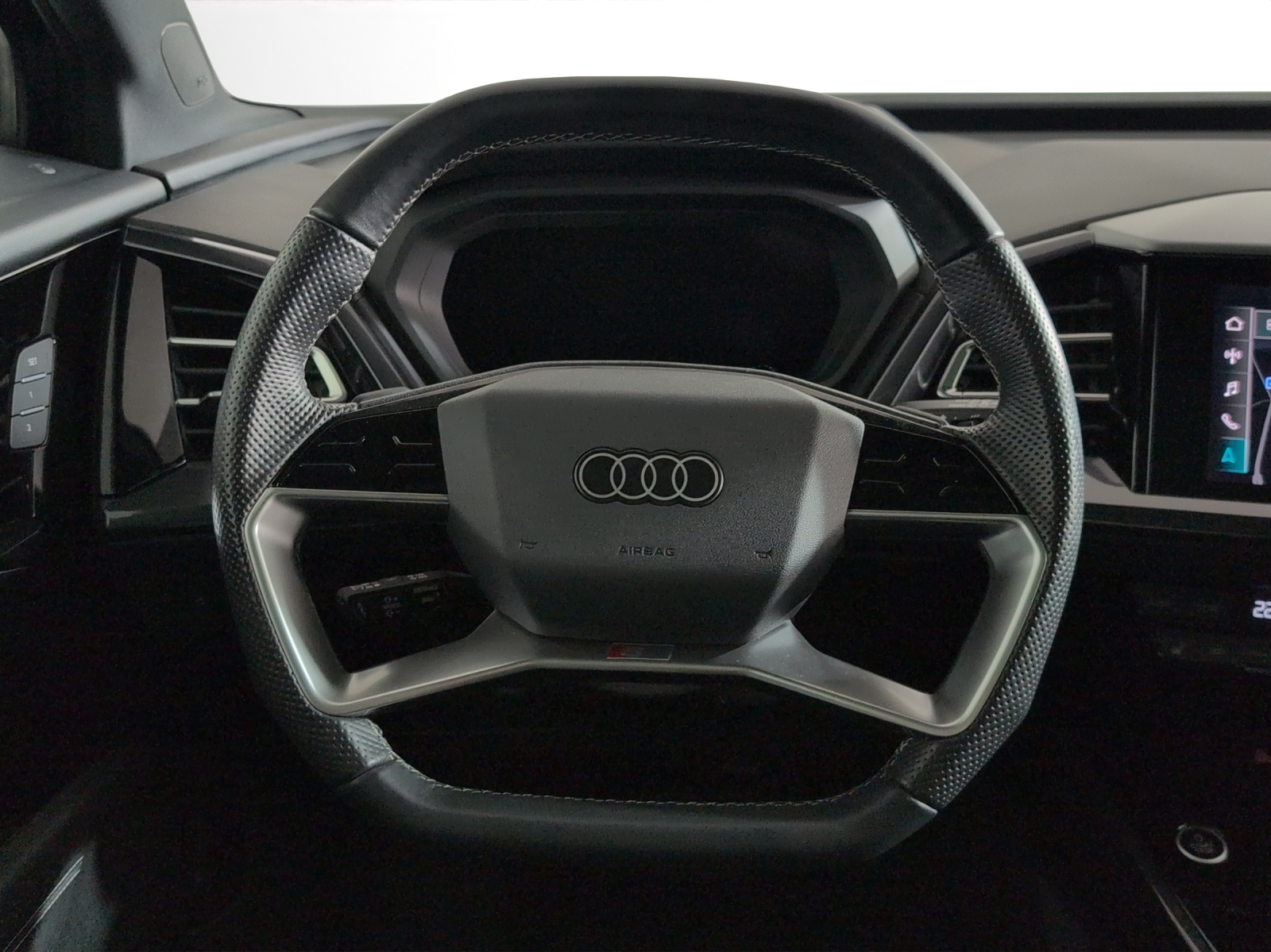 AUDI Q4 e-tron 50 quattro-image-11