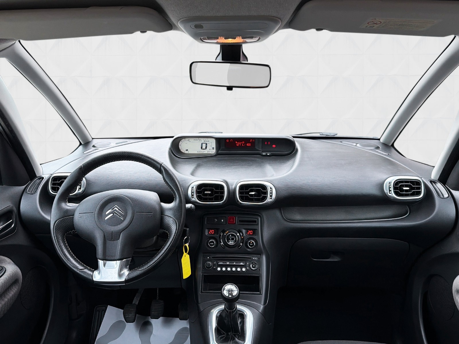 CITROEN C3 Picasso 1.6i 16V Chic (SX)-image-8