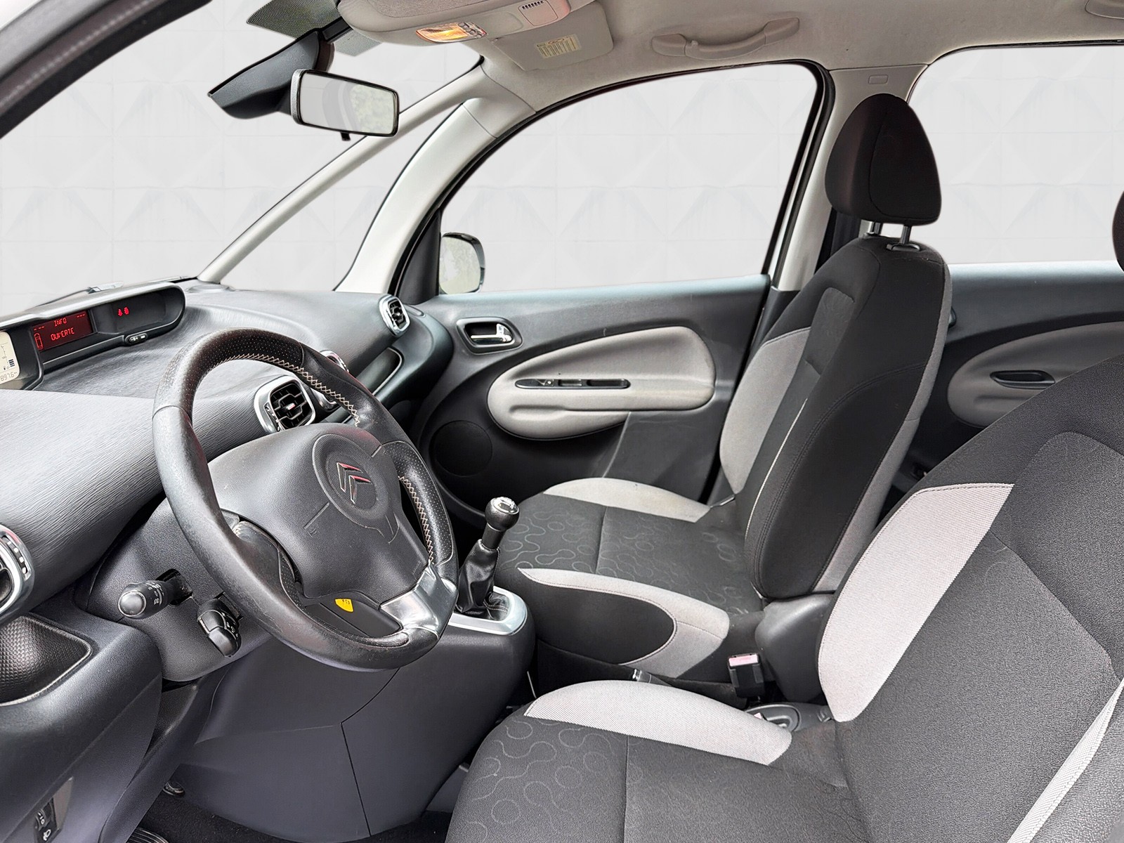 CITROEN C3 Picasso 1.6i 16V Chic (SX)-image-7