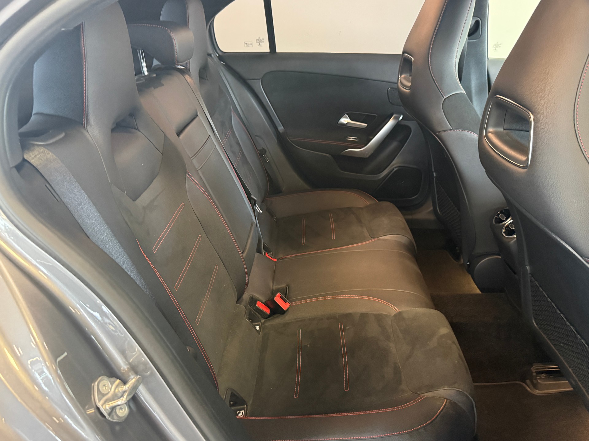 MERCEDES-BENZ A 250 4Matic AMG Line 4Matic 7G-DCT-image-5