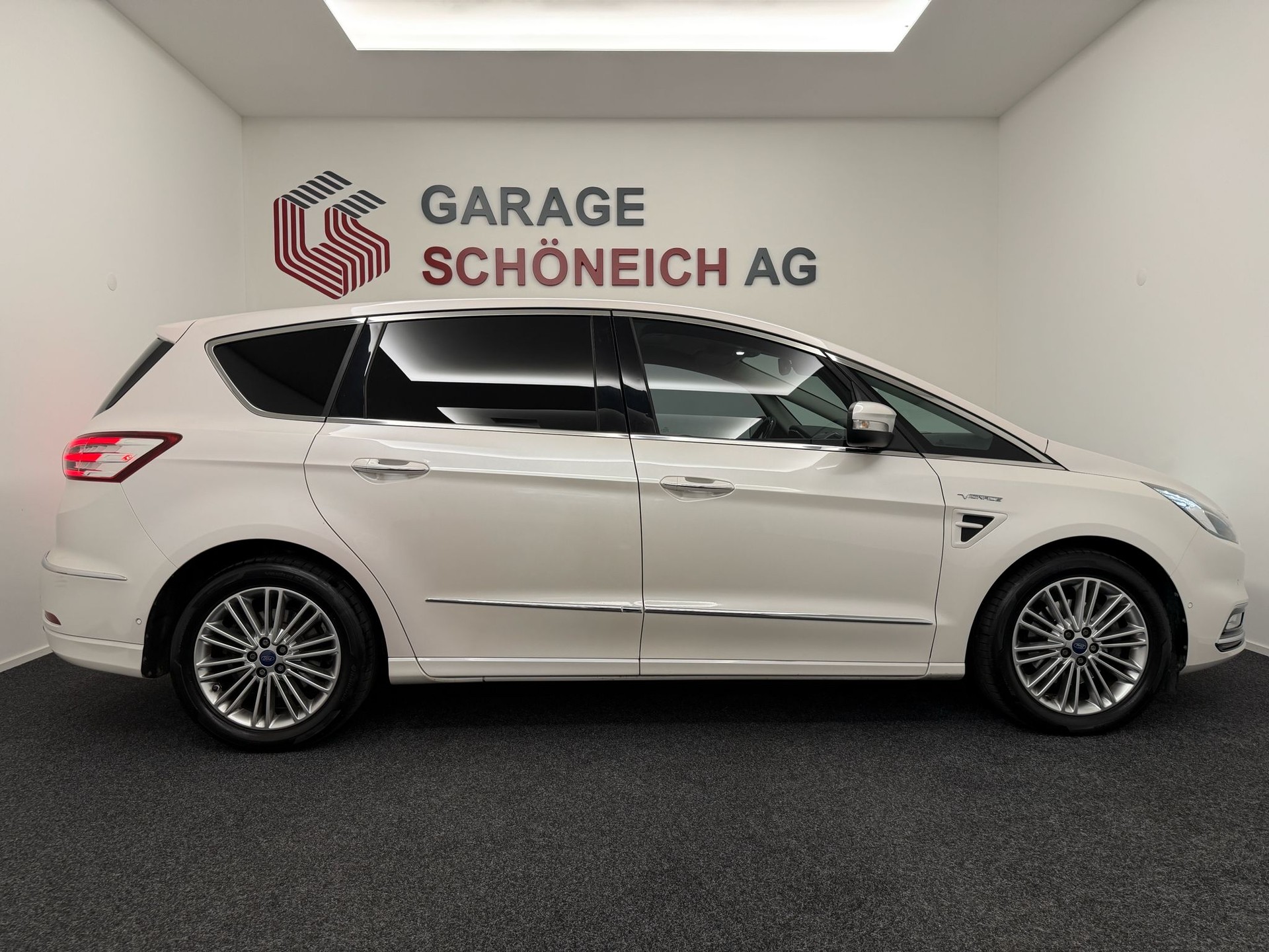 FORD S-Max 2.0 TDCi Vignale Automatic-showroom-element-3