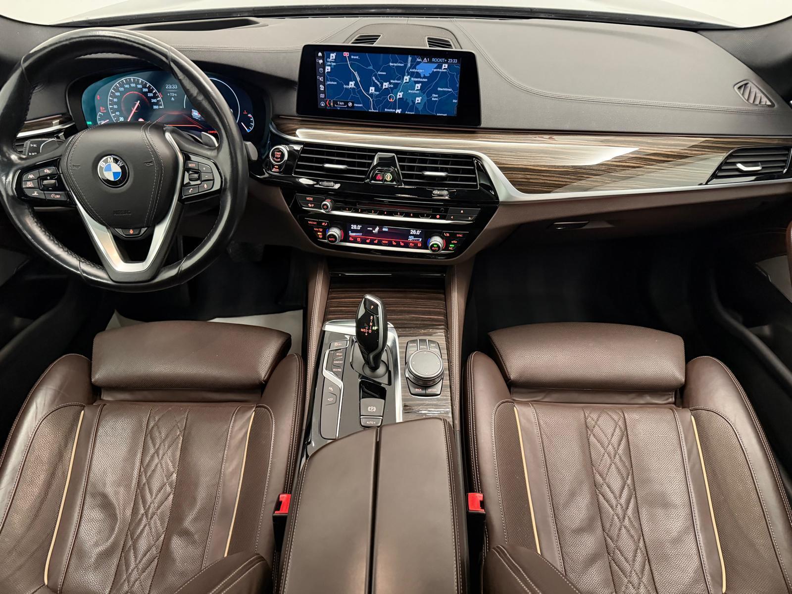 BMW 540d xDrive SAG Touring-image-11