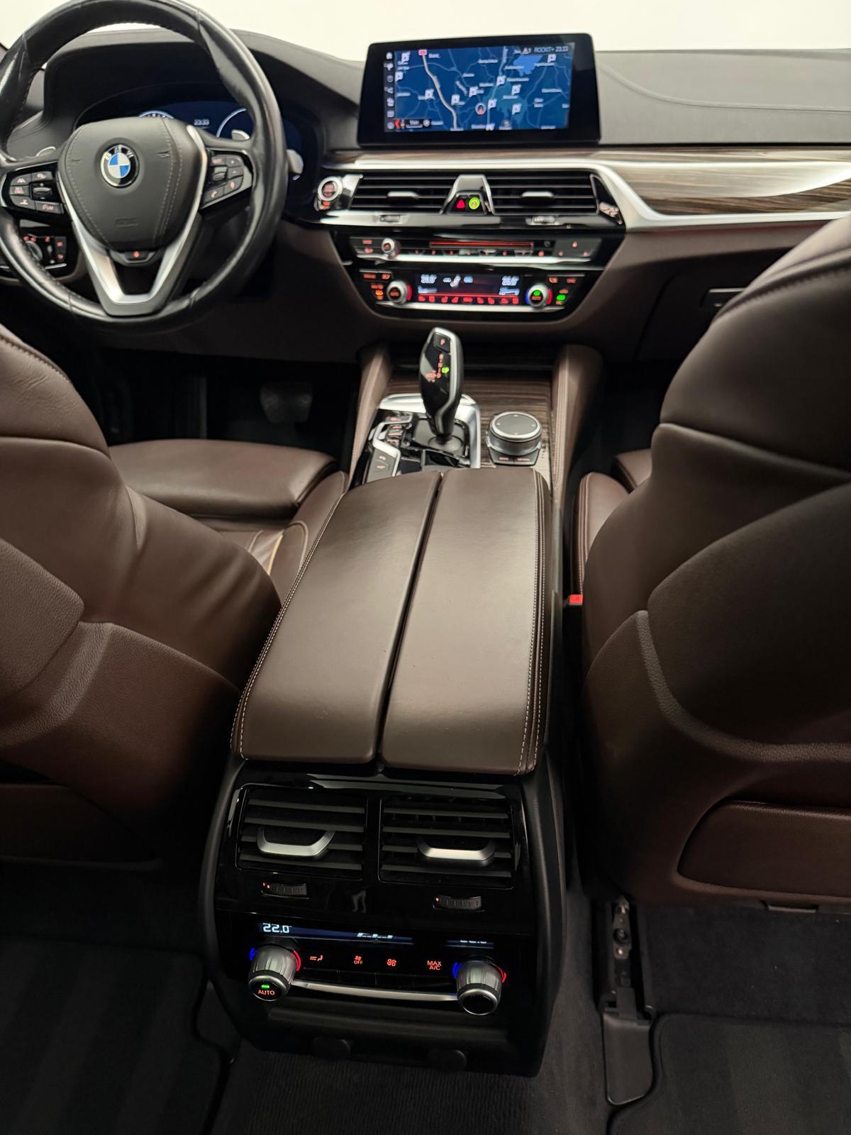 BMW 540d xDrive SAG Touring-image-18