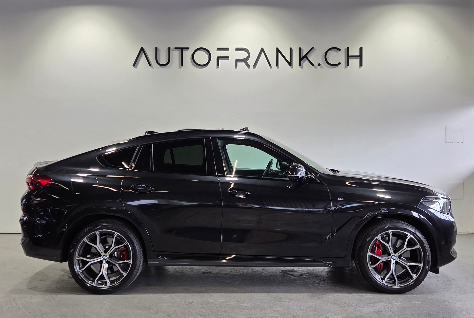 BMW X6 40d xDrive M-Sport-showroom-element-1