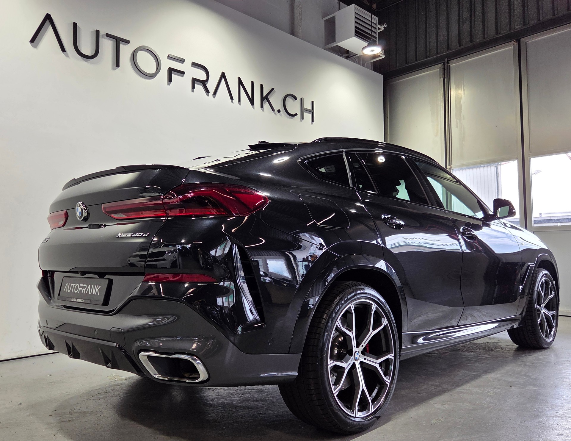 BMW X6 40d xDrive M-Sport-showroom-element-2