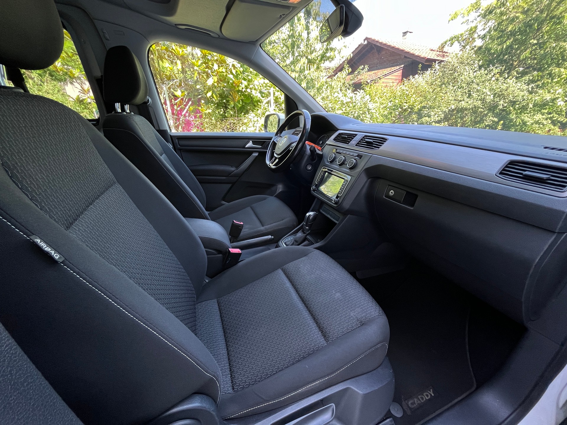 VW Caddy 2.0 TDI Family DSG-image-7