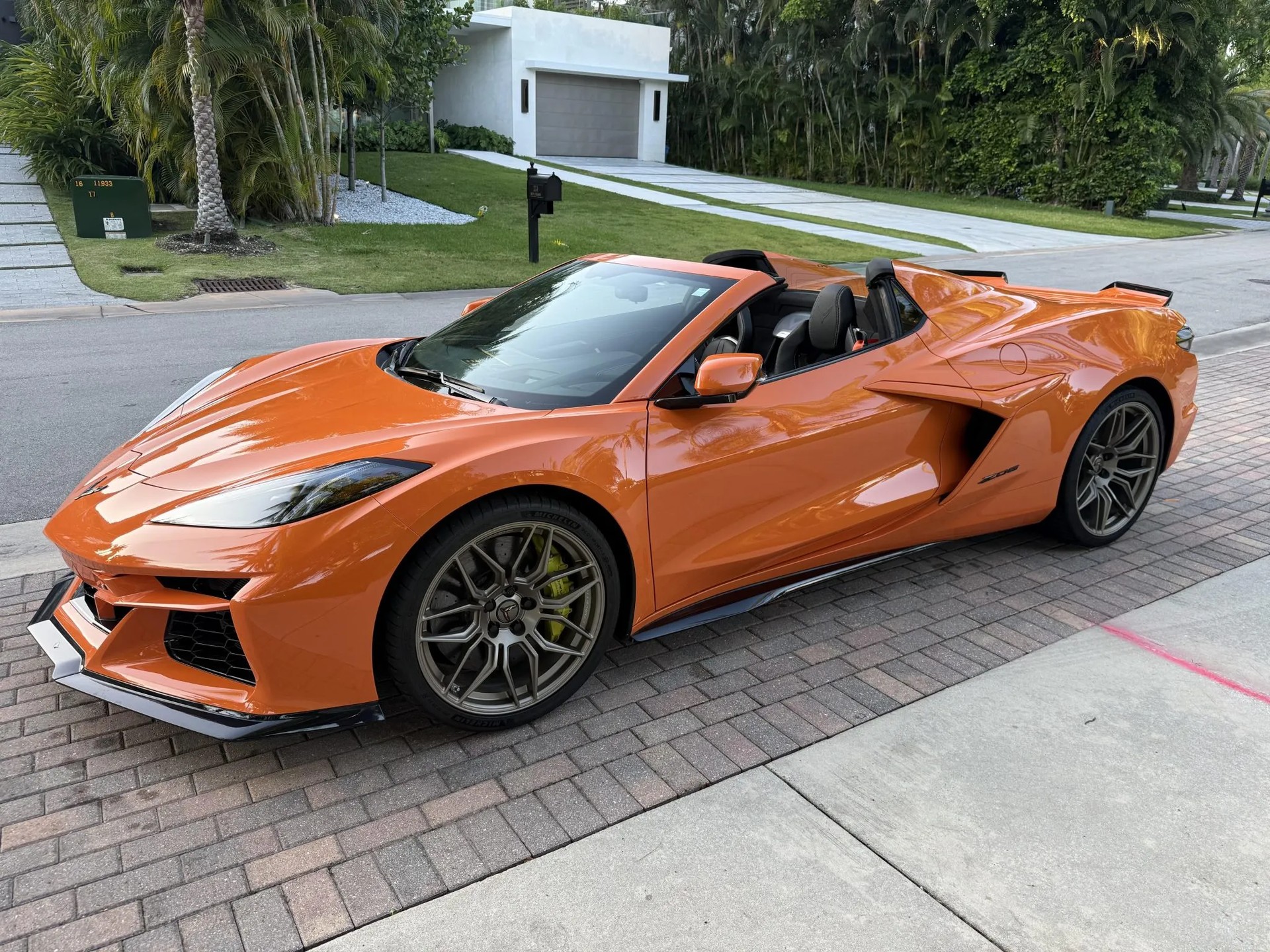 CHEVROLET Corvette Z06 Cabriolet 3LZ (US VERSION OHNE OPF MIT 681 PS)-showroom-element-1