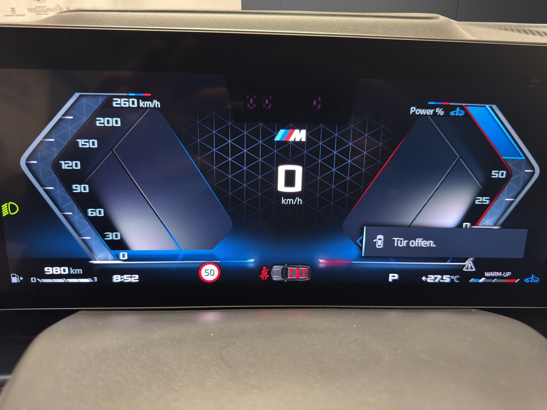 BMW X7 M60i-image-12